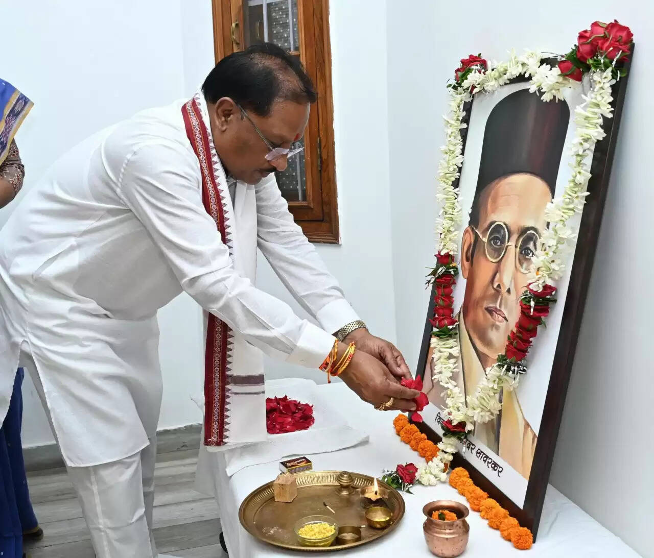 CG News: वीर सावरकर की जयंती पर मुख्यमंत्री साय ने उन्हें किया नमन
