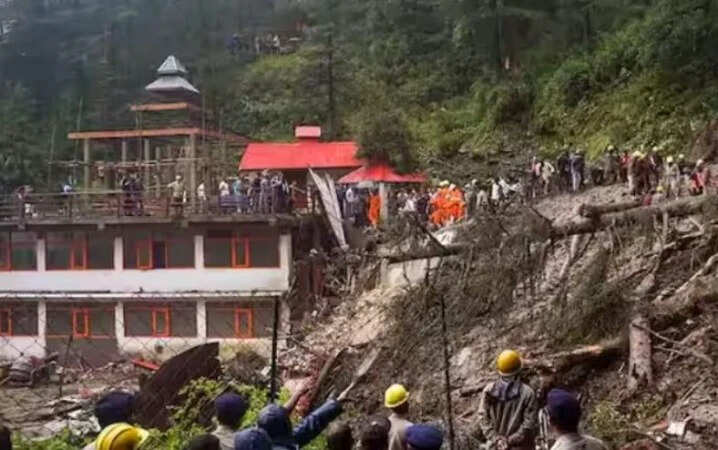 Himachal Pradesh: हिमाचल प्रदेश में वर्षा से मचा हाहाकार, भूस्खलन से हुई 51 लोगों की मौत