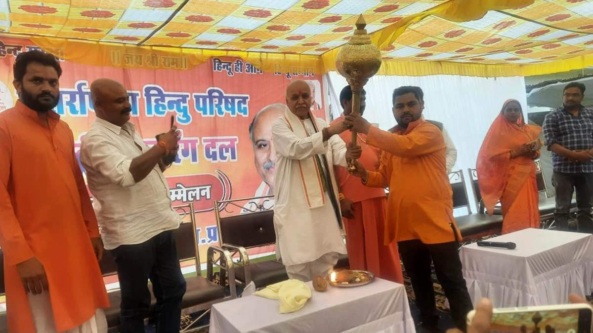 Pravin Togadia in Dindori: देश भर में एक लाख श्री हनुमान चालीसा केंद्र खाेलने का संकल्प, प्रवीण तोगड़िया