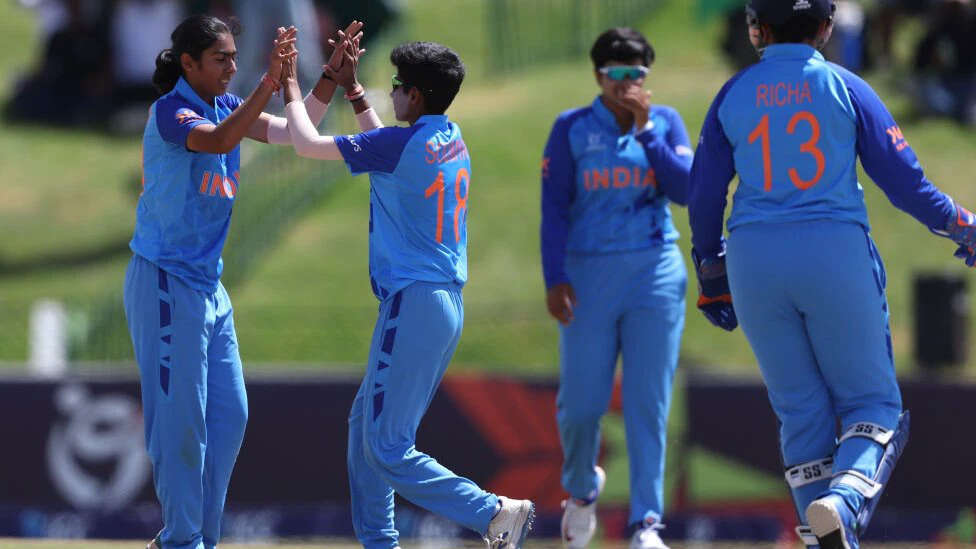 U19W T20 World Cup:&nbsp;इंग्लैंड की महिला टीम ने भारत को &nbsp;दिया जीत के लिए 69 रनो का टारगेट&nbsp;