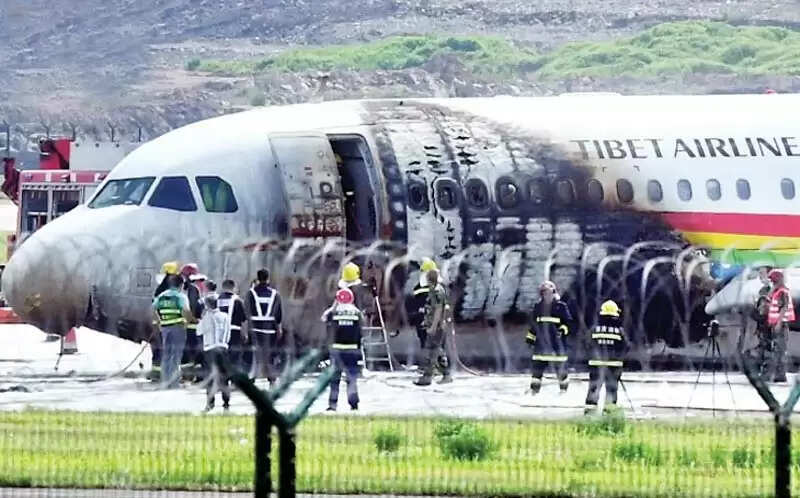 तिब्बत एयरलाइंस का विमान चीन के चोंगकिंग में रनवे से फिसला, 40 से अधिक यात्री&nbsp;घायल