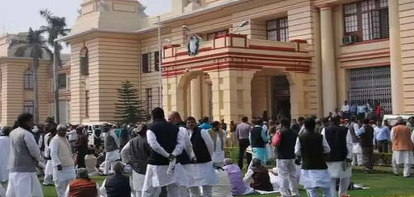 Bihar News: विपक्ष का जोरदार हंगामा, विधानसभा की कार्यवाही सोमवार तक के लिए स्थगित, सीएम से इस्तीफे की मांग