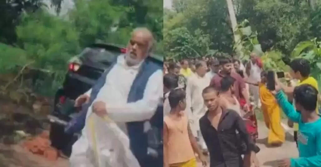 बिहार के&nbsp;नालंदा में&nbsp;मंत्री श्रवण कुमार&nbsp;और विधायक कृष्ण मुरारी पर हमला, एक किलोमीटर तक पड़ा&nbsp;भागना&nbsp;