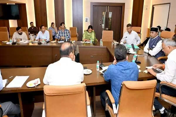 PM मोदी के जन्मदिन से गांधी जयंती तक मध्यप्रदेश में सेवा पखवाड़ा: मंत्री विश्वास सारंग ने तैयारियों की समीक्षा की