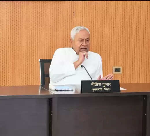 Bihar News: नीतीश सरकार का बड़ा ऐलान, वरिष्ठ पत्रकारों को अब हर महीने मिलेंगे 15000 रुपये