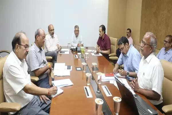 MP News: मंत्री इन्दर परमार ने डिजिटल यूनिवर्सिटी स्थापना के लिए की बैठक, राज्य के लिए ब्लू प्रिंट तैयार करने के दिए निर्देश