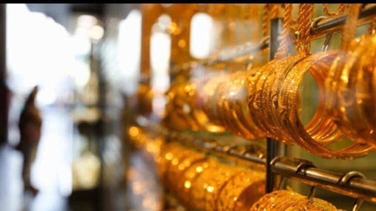 Gold Rate Update: आज सोना हुआ धड़ाम, चांदी का दाम भी घटा, यहां जानें शहर का भाव
