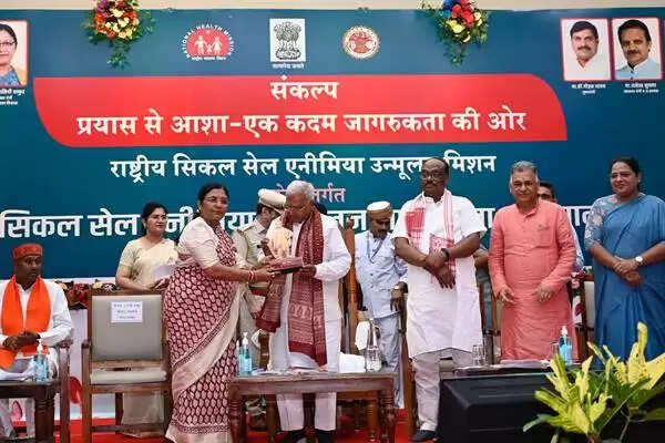 MP News: राज्यपाल मंगुभाई पटेल धार ज़िले मे सिकेल सेल जागरूकता कार्यक्रम में हुए शामिल