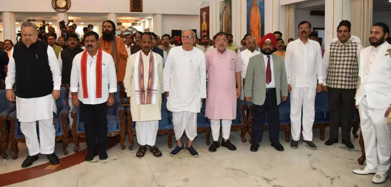 CG News: राज्यपाल&nbsp;रमेन डेका ने&nbsp;तीन मंत्रियों को दिलाई शपथ