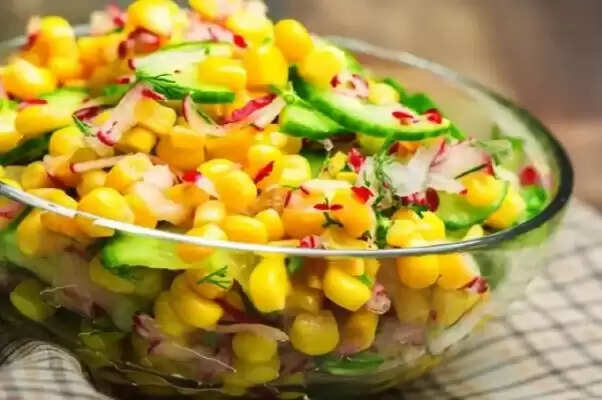 चेहरे की फाइन लाइंस को दूर करने में मददगार होता है कॉर्न एंड फ्रूट्स चाट, जानें बनाने की विधि