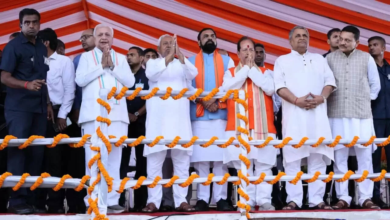 पटना गांधी मैदान में धूमधाम से मना विजयादशमी, CM नीतीश ने रावण दहन कर समाज में शांति, सद्भाव और एकता का दिया संदेश 