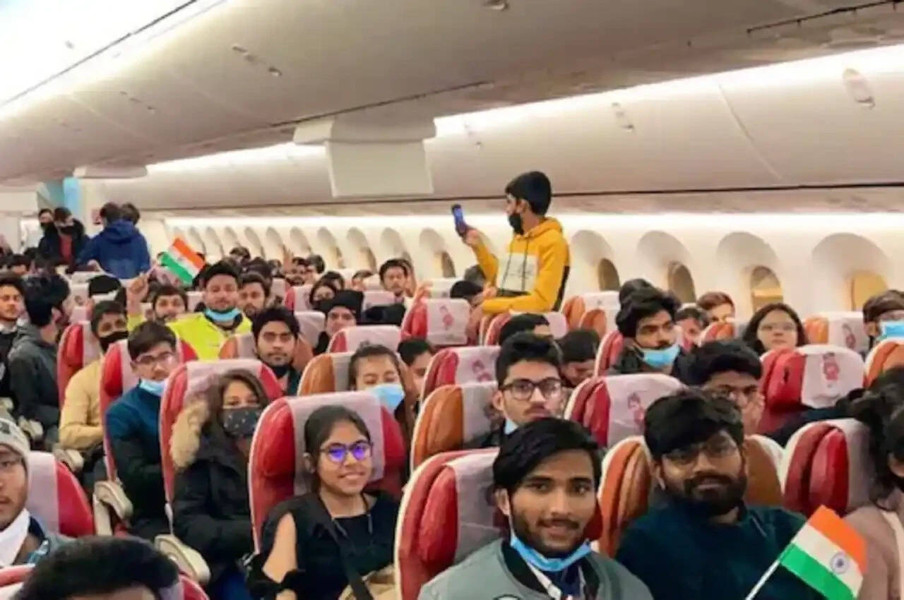 यूक्रेन-रूस युद्ध में&nbsp;अब तक 17 हजार भारतीयों ने छोड़ा यूक्रेन, अगले 3 दिनों में भेजी जाएंगी 26 उड़ानें