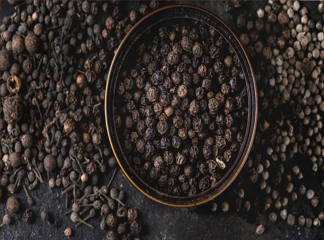 Black pepper: सर्दी और जुकाम से राहत पाने के लिए काली मिर्च का करे&nbsp;सेवन, साथ ही इंफेक्शन की समस्या होगी खत्म!