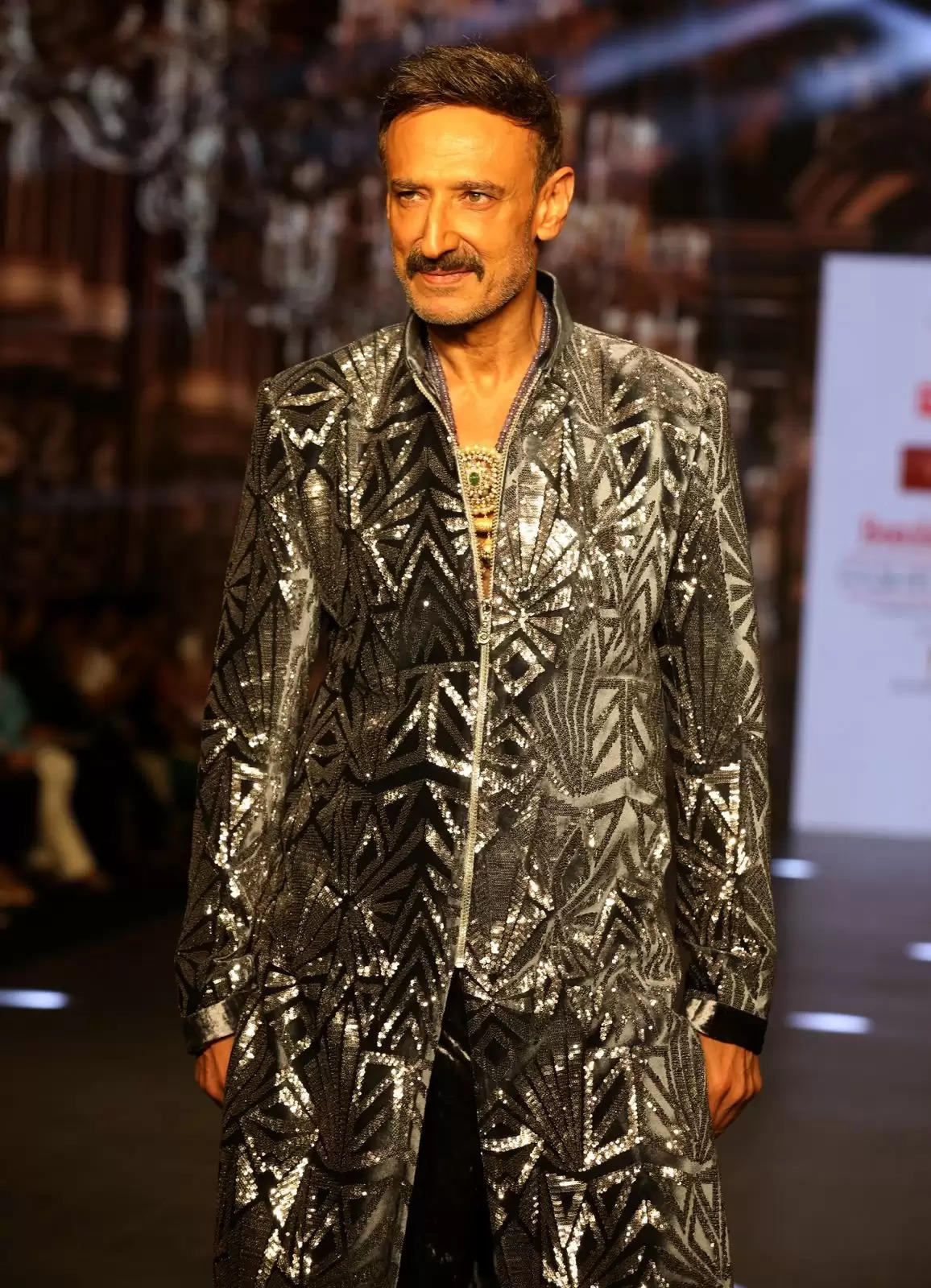 राहुल देव बॉम्बे टाइम्स फैशन वीक में रैंप पर चलते हुए, वह बेहद आकर्षक और हैंडसम लग रहे थे