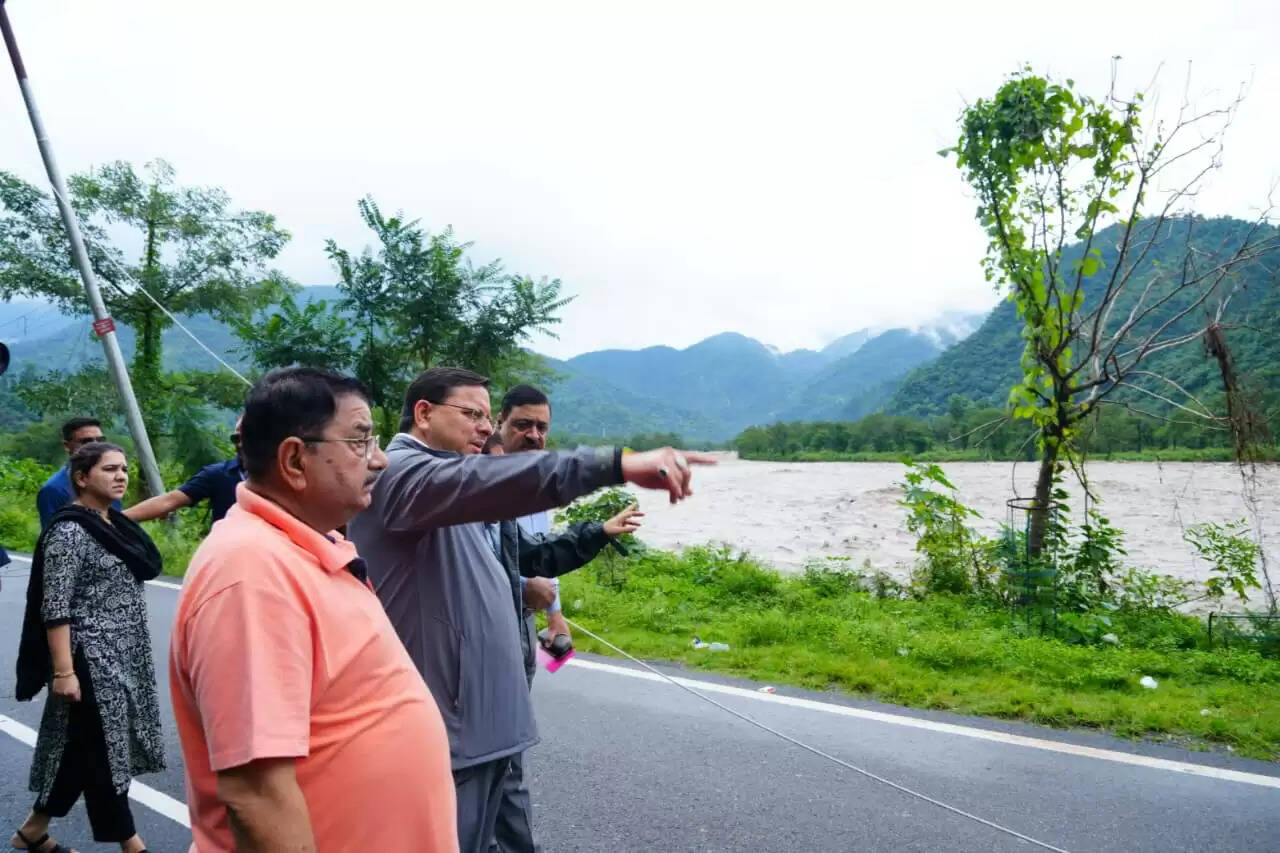 Uttarakhand News: सीएम धामी ने मालदेवता और केसरवाला में अतिवृष्टि प्रभावित क्षेत्रों का किया दौरा, हरसंभव सहायता का दिया आश्वासन