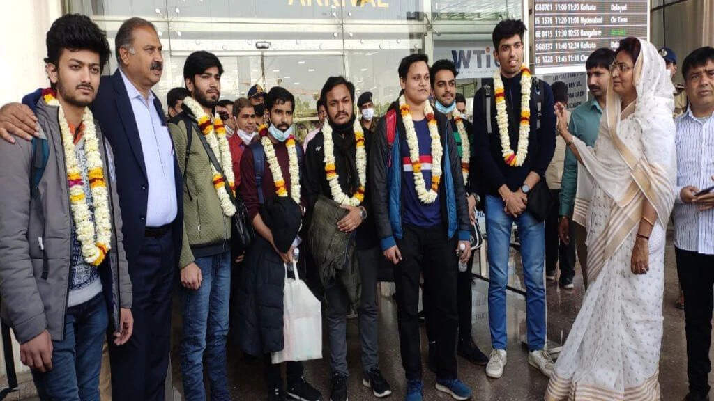 रूस और यूक्रेनऑपरेशन गंगा&nbsp;के तहत रोमानिया से दिल्ली पहुंचे यूक्रेन में फंसे 229 भारतीय