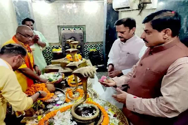 MP News: शिवभक्ति में रमे सीएम मोहन यादव, देवतालाब मंदिर में किया रुद्राभिषेक