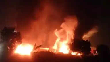 Bihar News: पटना में थिनर फैक्ट्री में लगी भीषण आग, इलाके में मची अफरा-तफरी