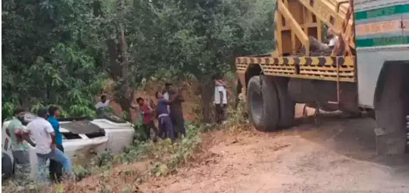 Bihar News: बांका में अवैध बालू पकड़ने गई पुलिस की जीप पलटी, 6 पुलिसकर्मी घायल