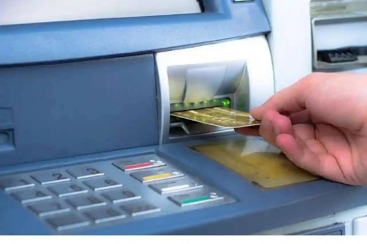 SBI खाताधारकों को निकासी के लिए करना होगा यह काम बनाया नया नियम