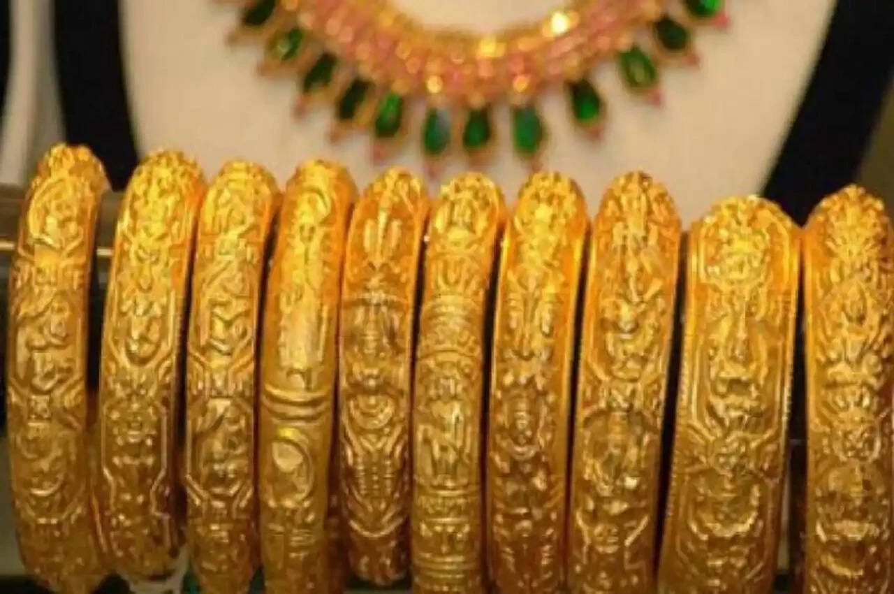 सोने-चांदी की कीमत में रिकॉर्ड तेजी देखी जा रही अब क्या&nbsp;हैं भाव