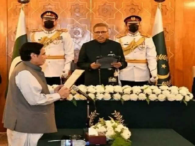 पाकिस्तान : पंजाब के CM को सुप्रीम कोर्ट ने पद से हटाया, परवेज इलाही बने नए मुख्यमंत्री