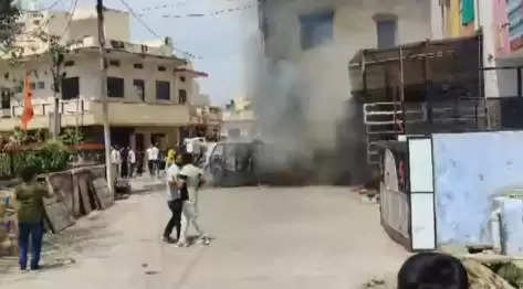 Rajasthan News: कार में LPG सिलेंडर से गैस भरने के दौरान बड़ा हादसा, आग के गोले में तब्दील हुई कार 