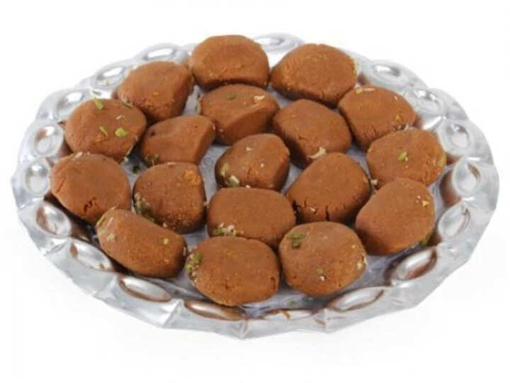&nbsp;घर में बड़ी आसानी से बनाएं मथुरा के स्वादिष्ट पेड़े, व्रत-उपवास में भी खाएं