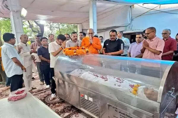 MP News: उप मुख्यमंत्री राजेन्द्र शुक्ल ने दी श्री ब्रह्मानंद यादव को श्रद्धांजलि