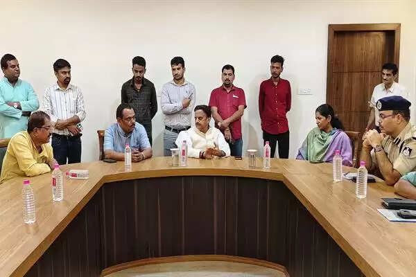 MP News: बाढ़ से प्रभावित व्यक्तियों को संवेदनशीलता के साथ क्षतिपूर्ति की व्यवस्था सुनिश्चित करायें- डिप्टी सीएम शुक्ल