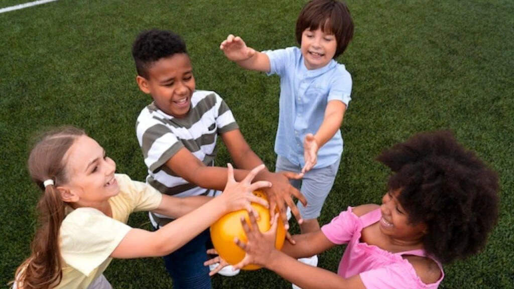 Childrens day: पेरेंट्स चिल्ड्रन डे पर बच्चों के लिए प्लान कर सकते हैं ये शानदार Offbeat Activities